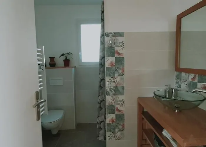 35m2 - 2pers - Lit D'appoint - Draps Et Serviettes Optionnels Non Prevu Dans Le Prix Affiche Апартаменты Saint-Laurent-de-la-Pree